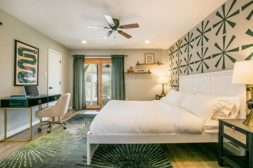 Oasis Retreat - Hot Tub - King Bd - Fire Pit - Games - Near Golf - 4 Bdrm - Sleeps up to 12 in Albuquerque, USA