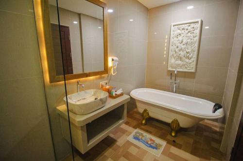 room detail thumbnail 2