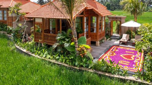 One-Bedroom Wooden Pool Villa with Rice Field View image 3