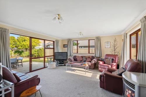 Alpine Scenery - Wanaka Holiday Home - image 3