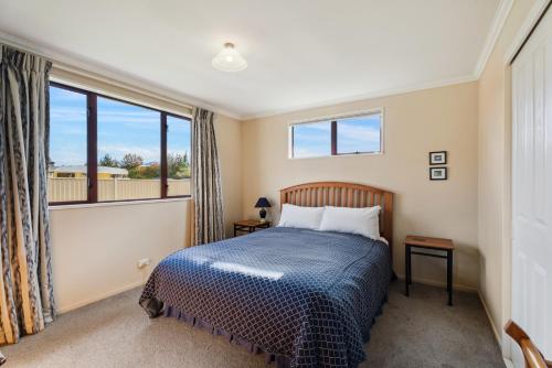 Alpine Scenery - Wanaka Holiday Home - image 2
