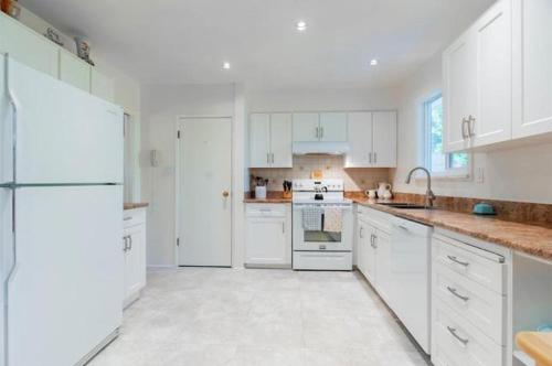 Guildford Homestay - Next to Vancouver 15 Min Drive - G1 in Surrey, Canada