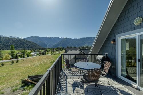 Berg Haus by NW Comfy Cabins