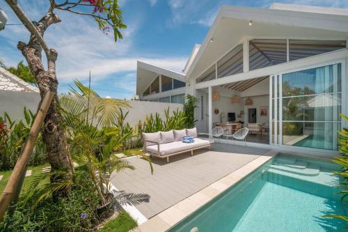 Coastal Cove Villa 2: Modern 3BR Villa in Canggu