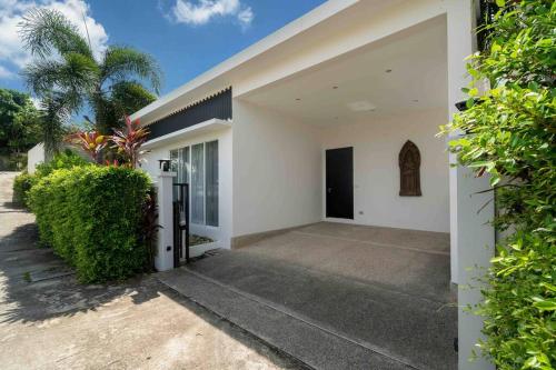 Brand New 3 Bedrooms private Pool Villa Rawai A