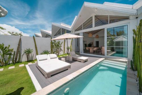 Sea Breeze Retreat 4 Modern 3BR Villa in Canggu