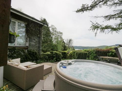 Exterior view, Lake Lodge in Bowness-on-Windermere South