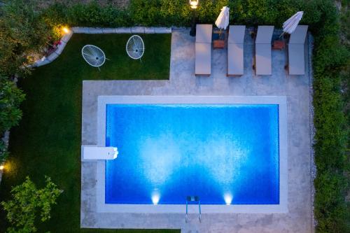 Peldbaseins, Villa G&K, An Enchanting Secluded Retreat by MindYourVilla in Kalpaki