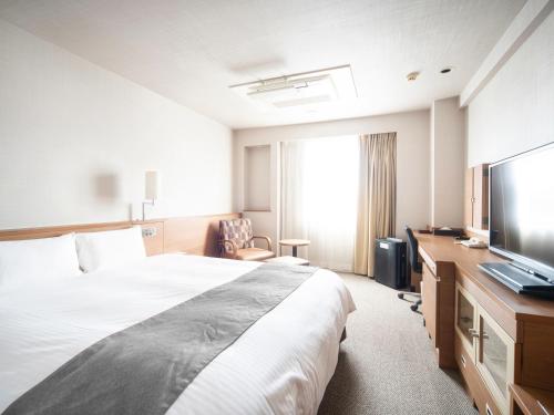 Deluxe Double Room with Castle View (8th-10th Floor) - Non-Smoking