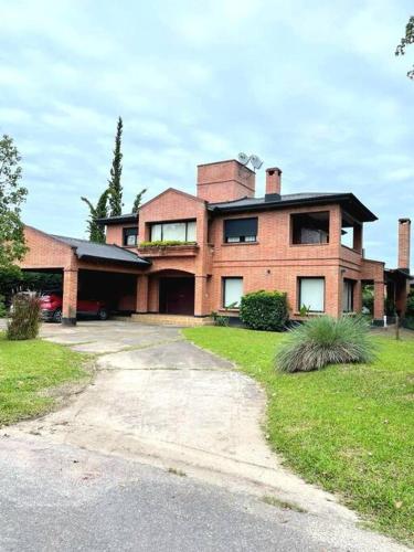 Casa 5D con piscina, Country Yerba buena