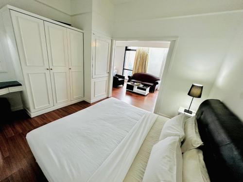 SM SERVICE SUITES At TIMES SQUARE - image 11