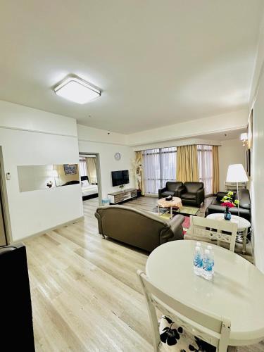 SM SERVICE SUITES At TIMES SQUARE - image 7