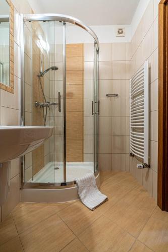 Double or Twin Room with Mountain View image 9