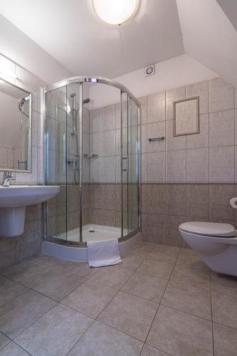 Double or Twin Room with Mountain View image 10
