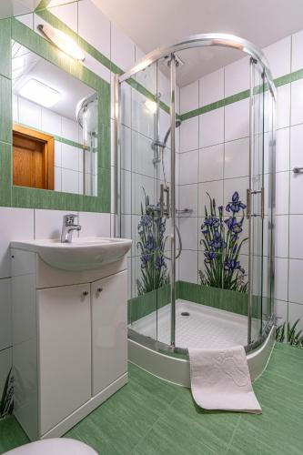 Double or Twin Room with Mountain View image 3