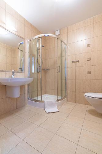 Double or Twin Room image 3