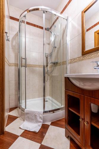 Double or Twin Room image 6