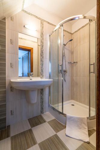 Double or Twin Room image 5