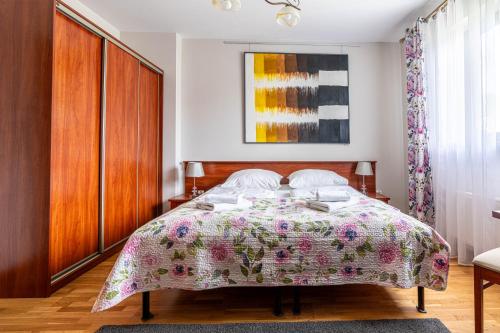 Double or Twin Room image 10