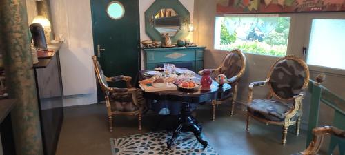 생지론 Domaine Le Lanis Chambre d'hôtes avec spa sur réservation (Domaine Le Lanis Chambre d'hotes avec spa sur reservation) 4성급 호텔 수영장