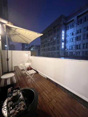 Eastern Hub - Jing'an Temple Branch Central air conditioning underfloor heating branded appliances with terrace near the subway on Nanjing West Road, Shanghai (foto 6)