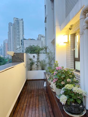 Eastern Hub - Jing'an Temple Branch Central air conditioning underfloor heating branded appliances with terrace near the subway on Nanjing West Road, Shanghai (foto 7)