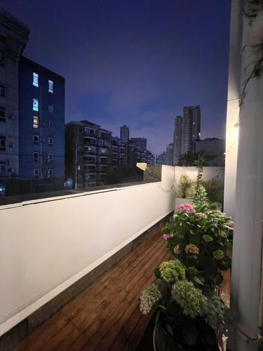 Eastern Hub - Jing'an Temple Branch Central air conditioning underfloor heating branded appliances with terrace near the subway on Nanjing West Road, Shanghai (foto 8)