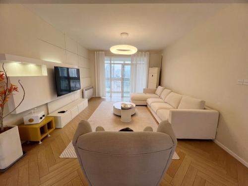 Eastern Hub - Jing'an Temple Branch 4-bedroom with 2 Balconies, Shanghai (foto 9)