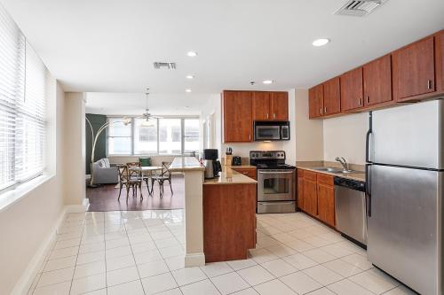 Spacious Modern Condos near French Quarter - 주방