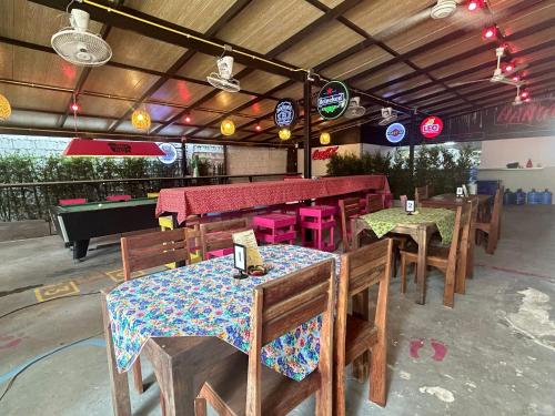 Comoditats, Revolution Khaosan by the Bliss in Altres