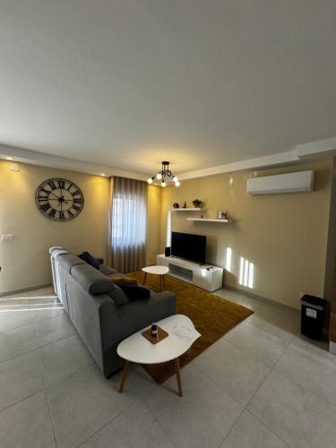 Stylish & Airy 2 Bedroom Apartment in Gzira