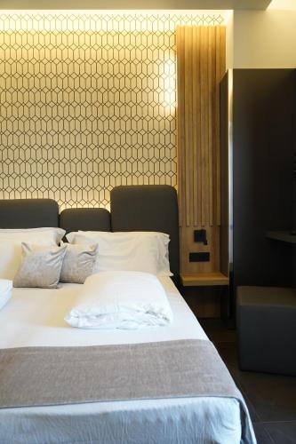 Double Room with Pool View room in Albergo Ristorante Papa