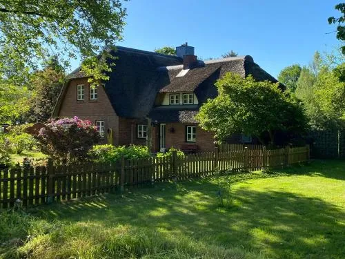 Stilvolle Ferienwohnung unter Reet in Windbergen in Windbergen, Deutschland