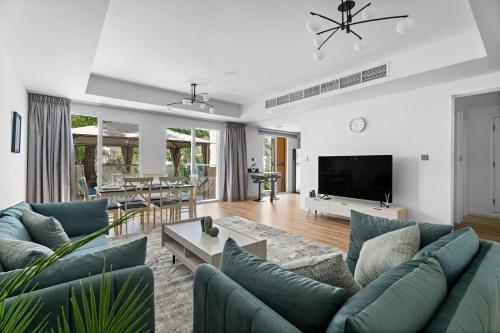 Whole 3 BR with Maids Room House - The Springs - Privat Garden, Dubaï (photo 3)