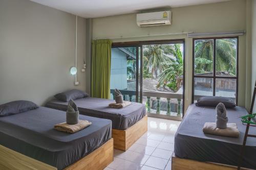 Echo Beach Hostel Room Type - Bunk Bed in 3-Bed AC Room