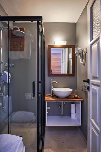 Standard Double or Twin Room with Sea View image 9