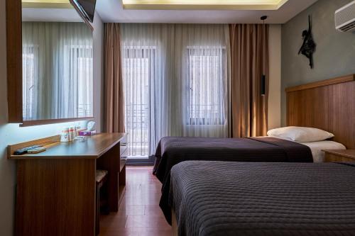 Standard Triple Room image 5