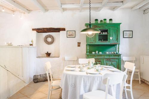 Logis La Tour - Gîte La Tour (Logis La Tour - Gite La Tour) in Saint-Laurent-de-la-Salle