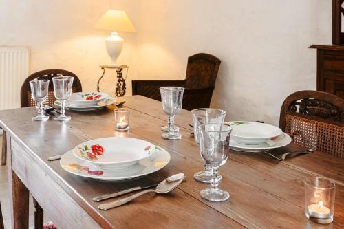 Logis La Tour - Gîte La Tour (Logis La Tour - Gite La Tour) in Saint-Laurent-de-la-Salle