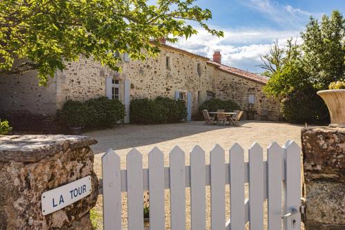 Logis La Tour - Gîte La Tour