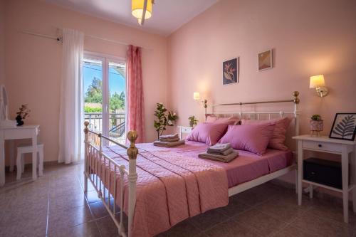 Royal Jelly Suites - Renovated Suites with Pool Just 5 Minutes walk from the Beach By Villa Mana Gers 1