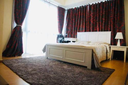 BGC Hotel-Like Staycation/Workcation with a View