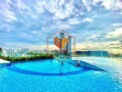 Sunrise City View 2 bedrooms - swimming pool & gym - 수영장