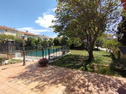 Maison de vacances avec piscine et jardin