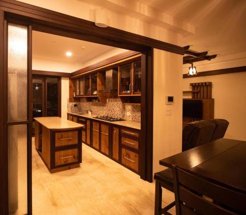 Luxury Hill Top Apartment by EWA Properties in Urwa