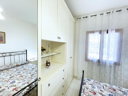 One-Bedroom Apartment image 9