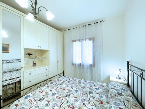 One-Bedroom Apartment image 7