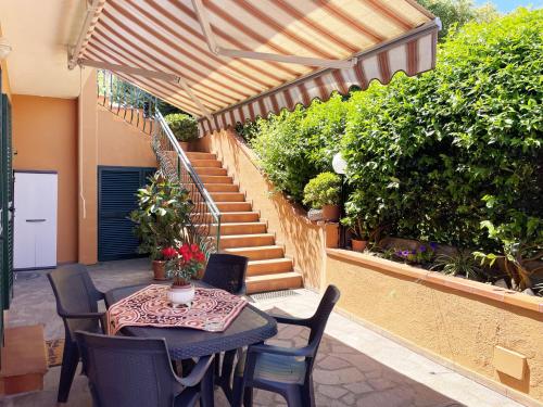 One-Bedroom Apartment image 5