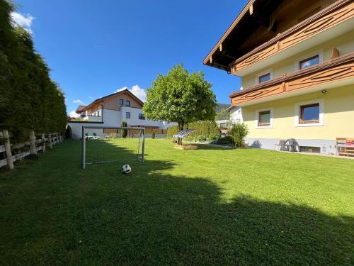 tuin, Stangl Appartements in Flachau