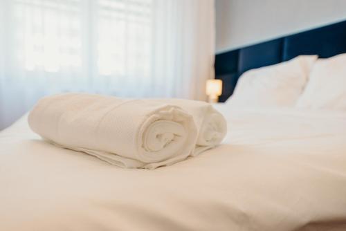 3 Bedrooms Premium Bella Blue for 8 Guests with AC and Free out side Parking